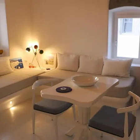 Nyaraló Historical Mykonian