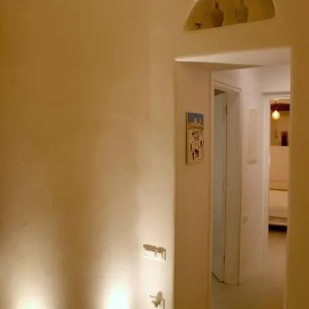 Nyaraló Historical Mykonian *
