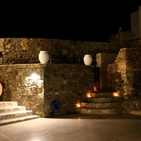 Historical Mykonian Nyaraló